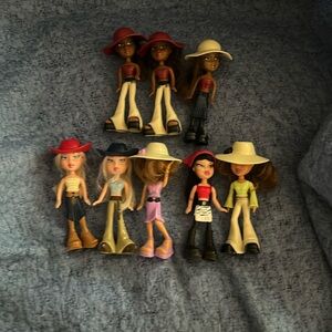 Lot of 8 2003 McDonald’s happy meal Bratz dolls